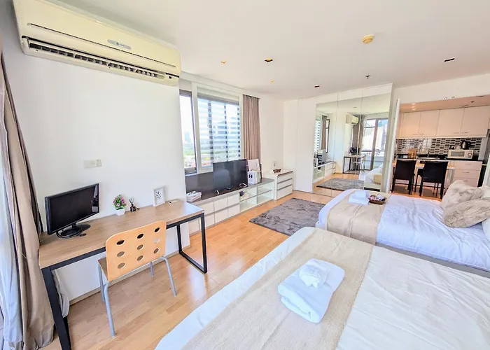 Executive 2 Bed Nana Bts 100m Skyline *
