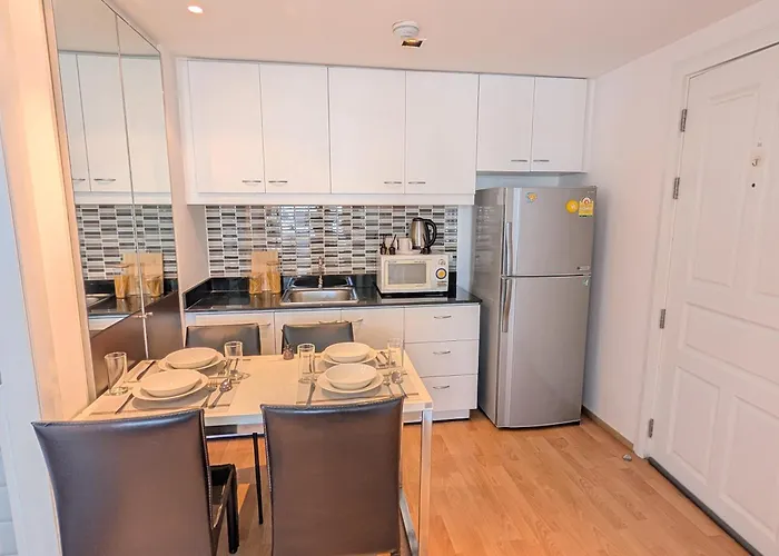 Executive 2 Bed Nana Bts 100m Skyline *